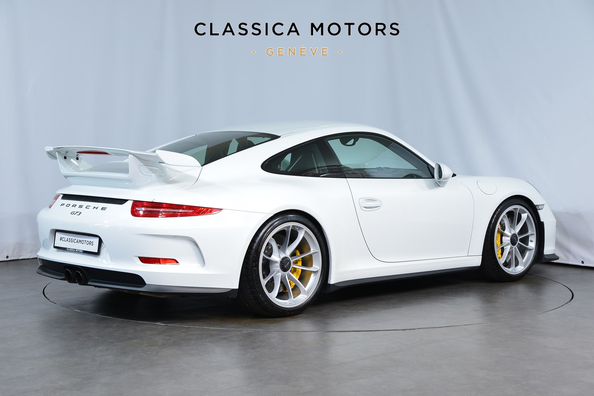 PORSCHE 911 GT3 PDK-showroom-element-3