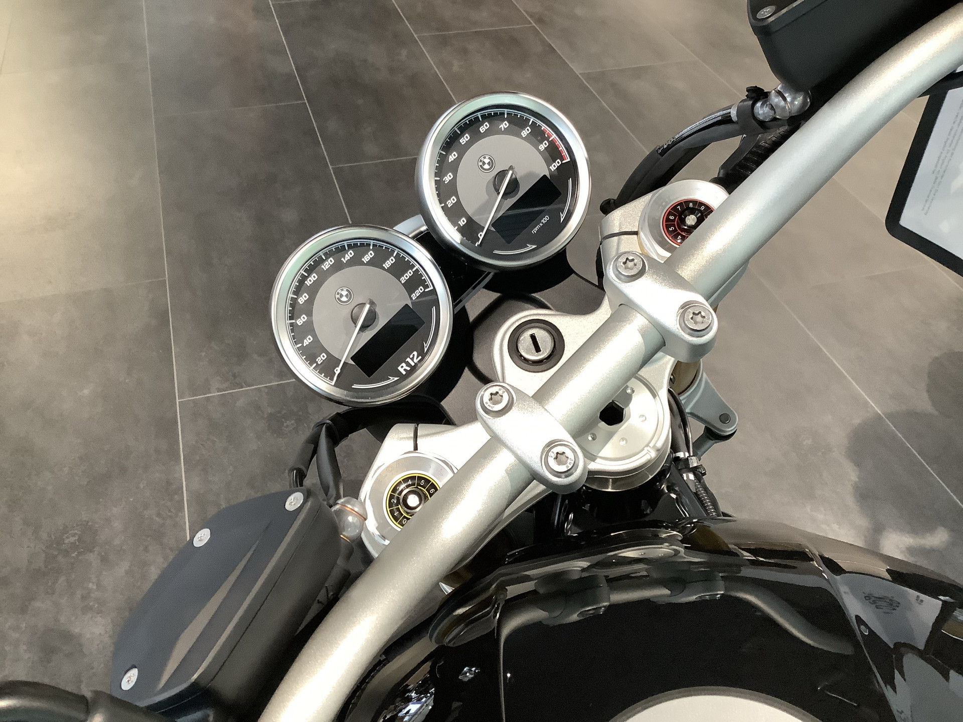 BMW R 12 nine T-image-4