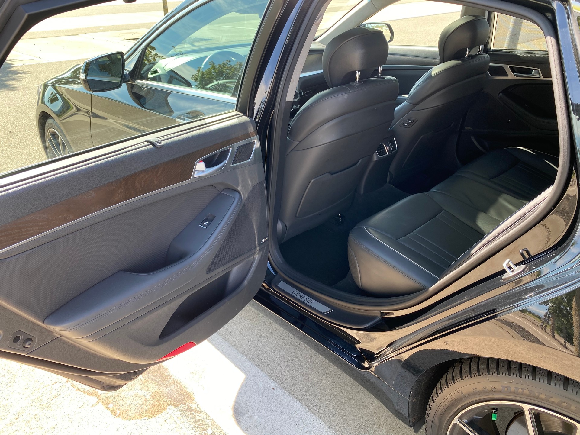 HYUNDAI Genesis Limousine 3.8 V6 HTRAC 4WD-image-15