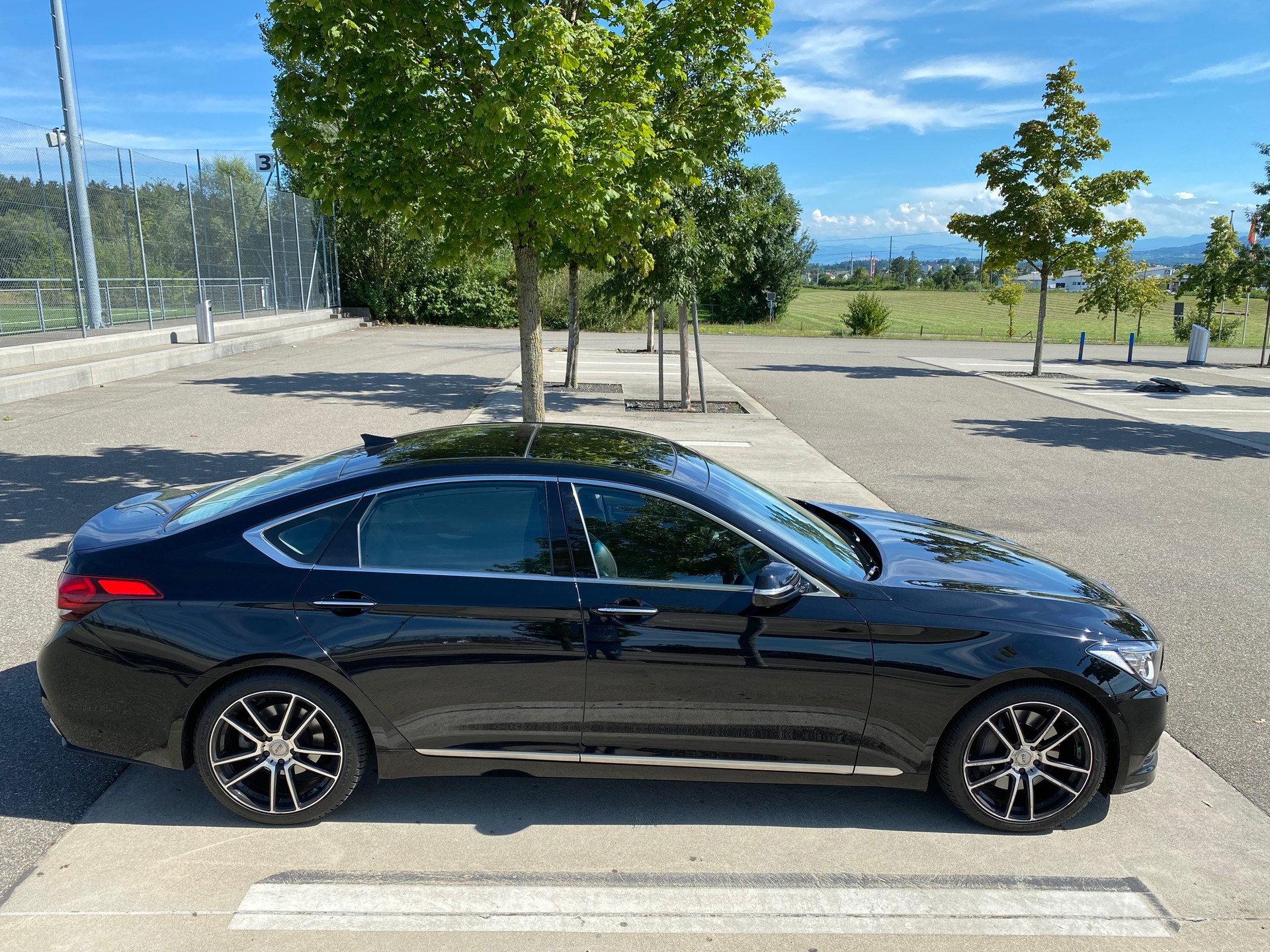 HYUNDAI Genesis Limousine 3.8 V6 HTRAC 4WD