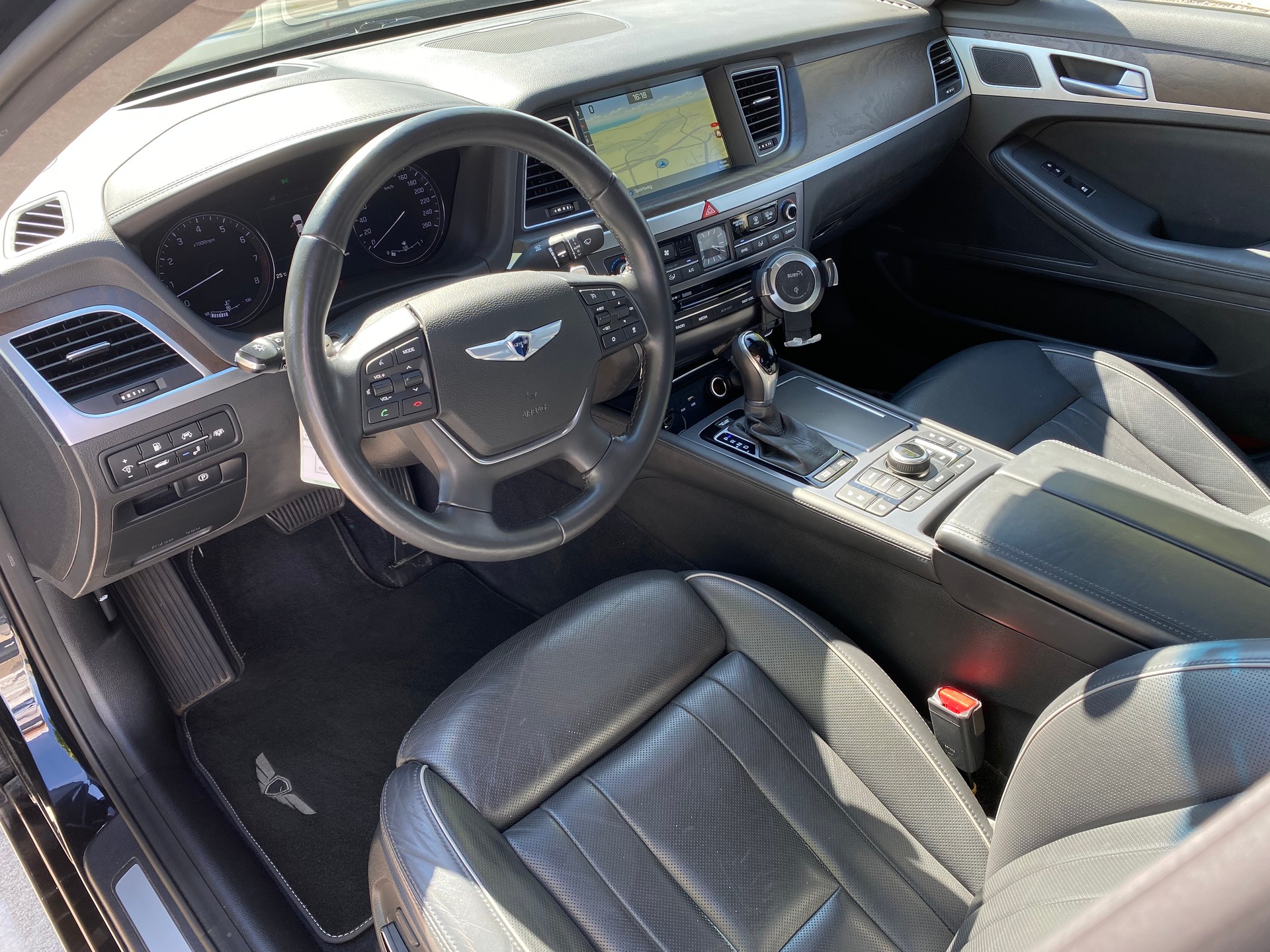 HYUNDAI Genesis Limousine 3.8 V6 HTRAC 4WD-image-8