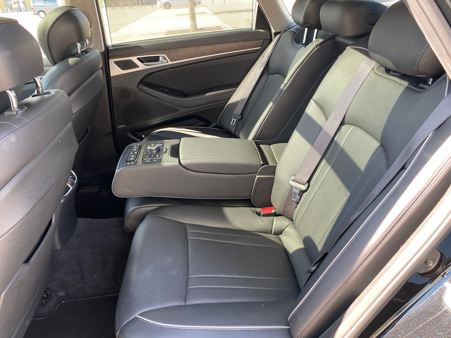HYUNDAI Genesis Limousine 3.8 V6 HTRAC 4WD-image-10