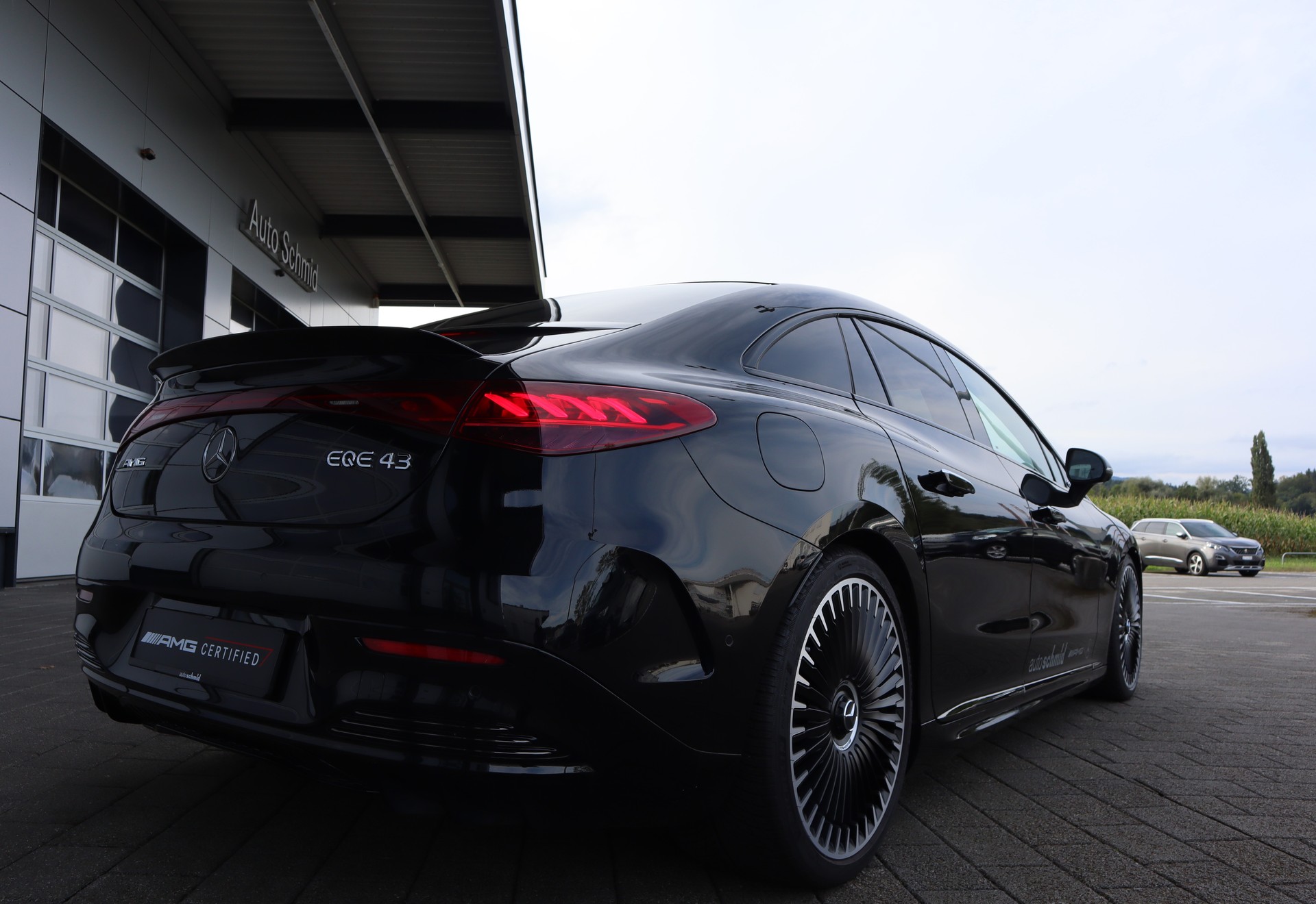 MERCEDES-BENZ EQE 43 AMG 4 Matic-showroom-element-1