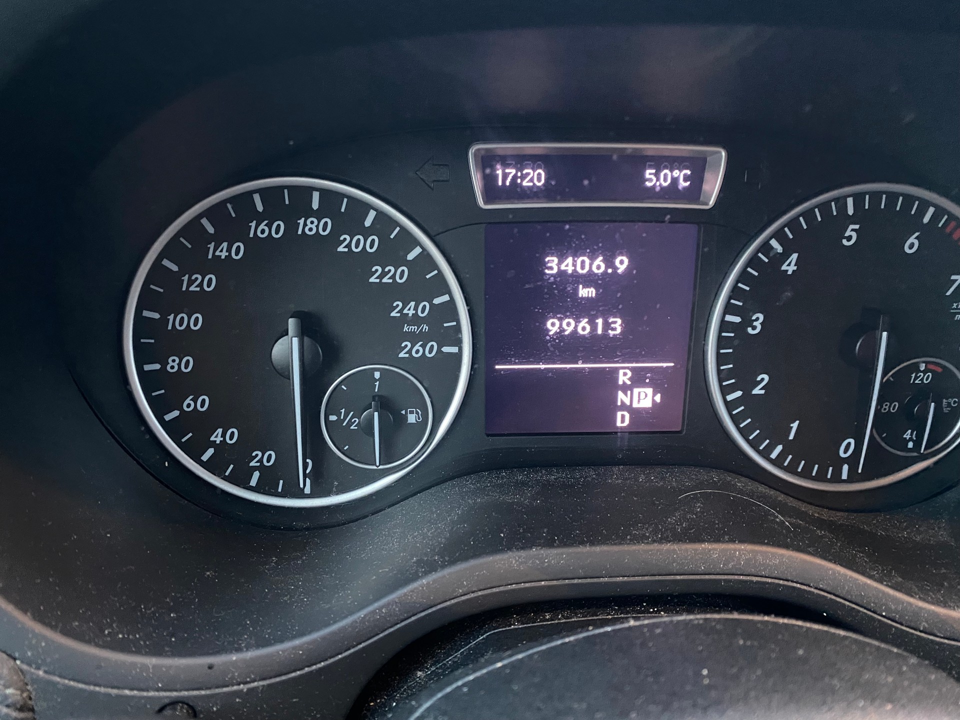 MERCEDES-BENZ B 200 Active Edition-image-6