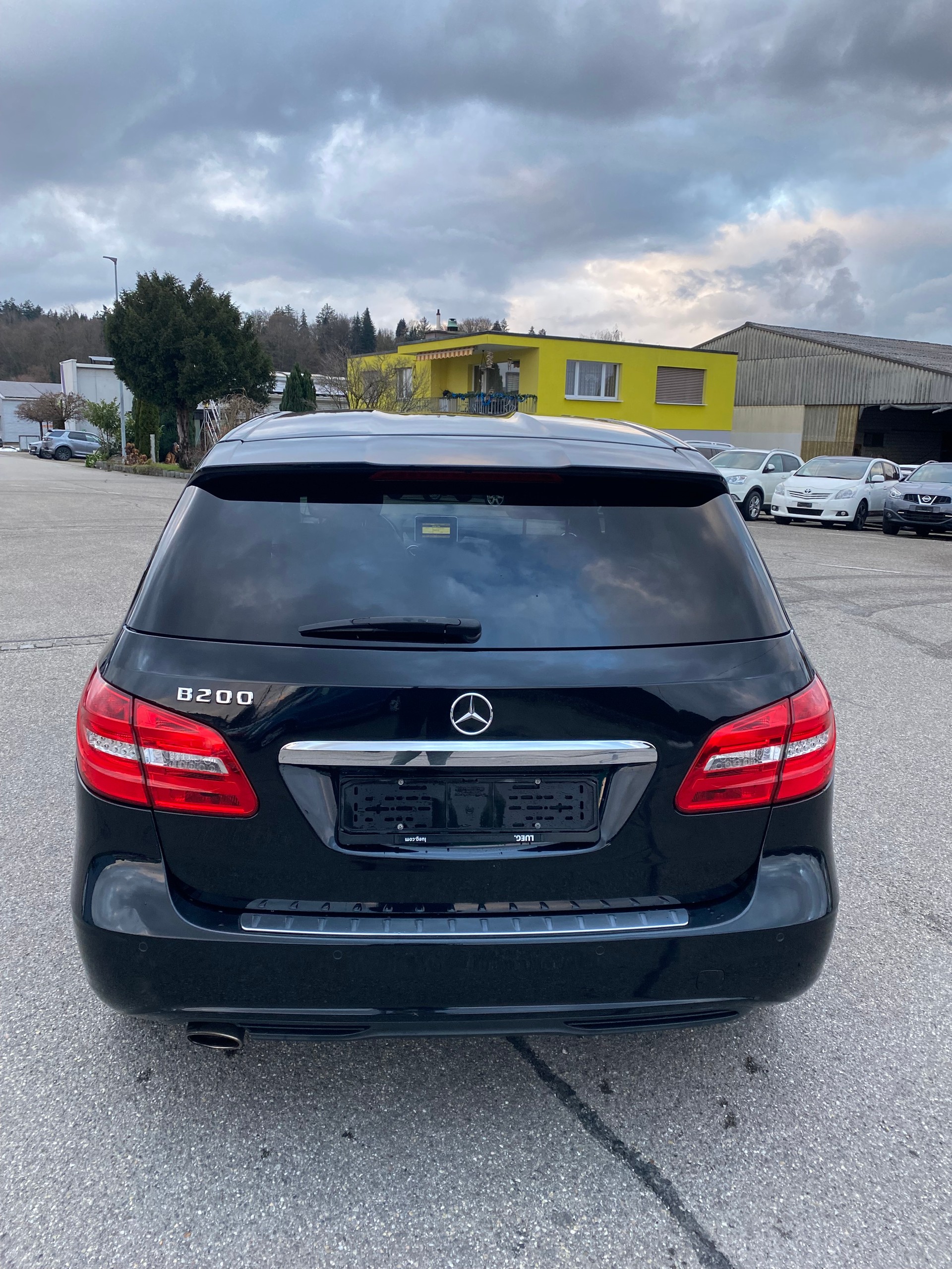 MERCEDES-BENZ B 200 Active Edition-image-3