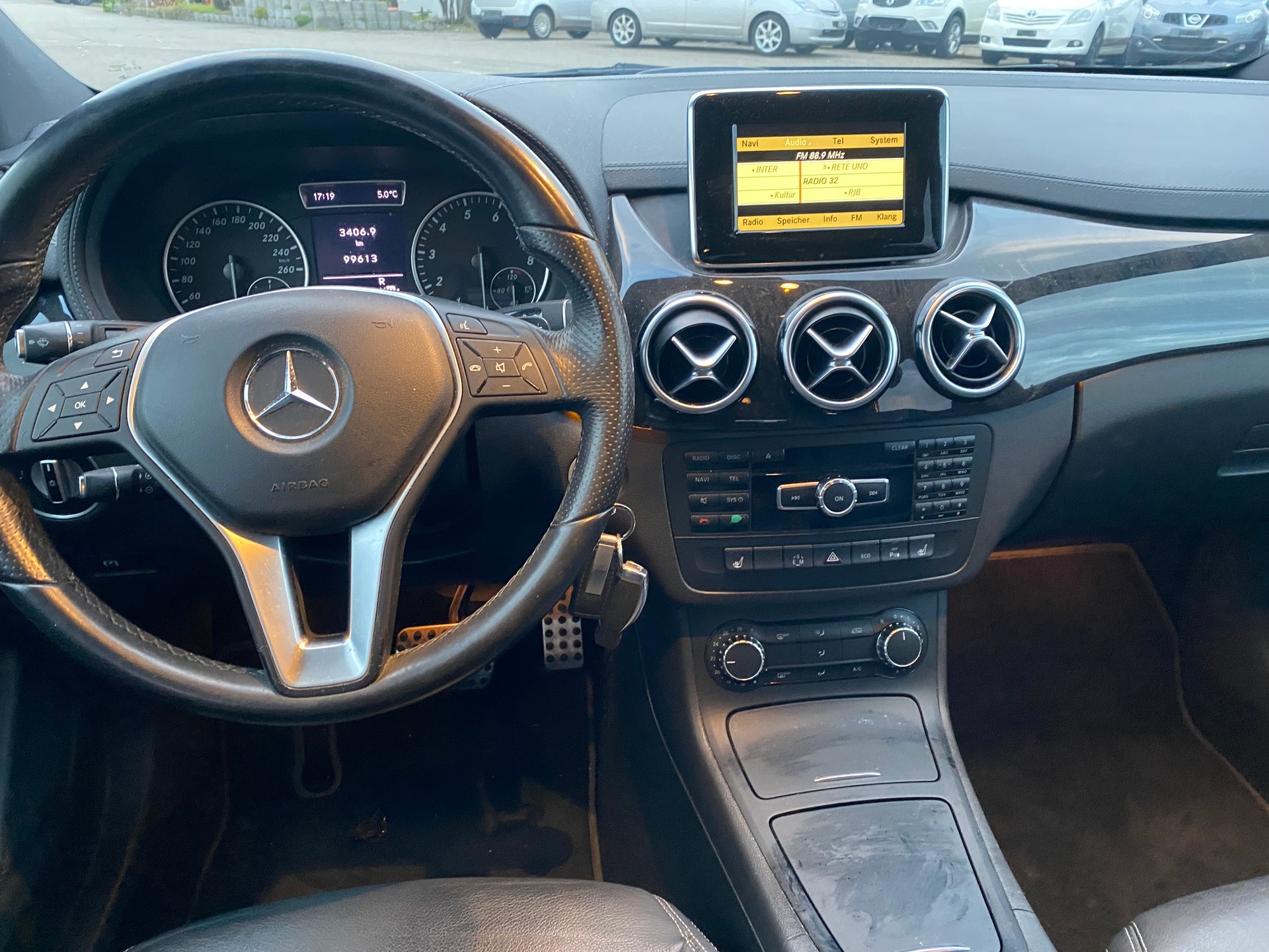 MERCEDES-BENZ B 200 Active Edition-image-5