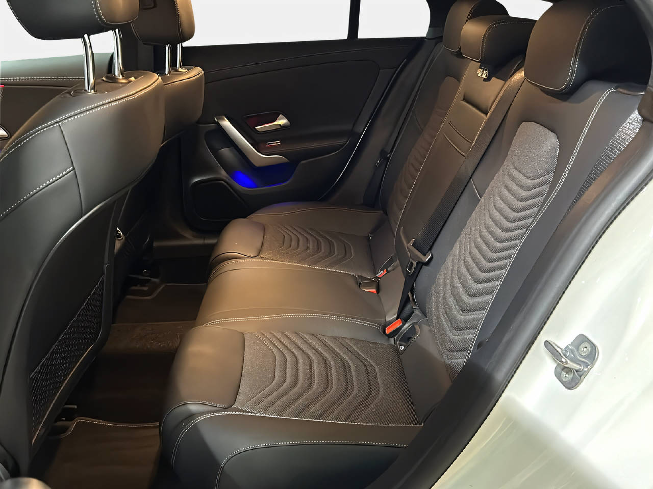MERCEDES-BENZ CLA 180 d Progressive Shooting Brake-image-12