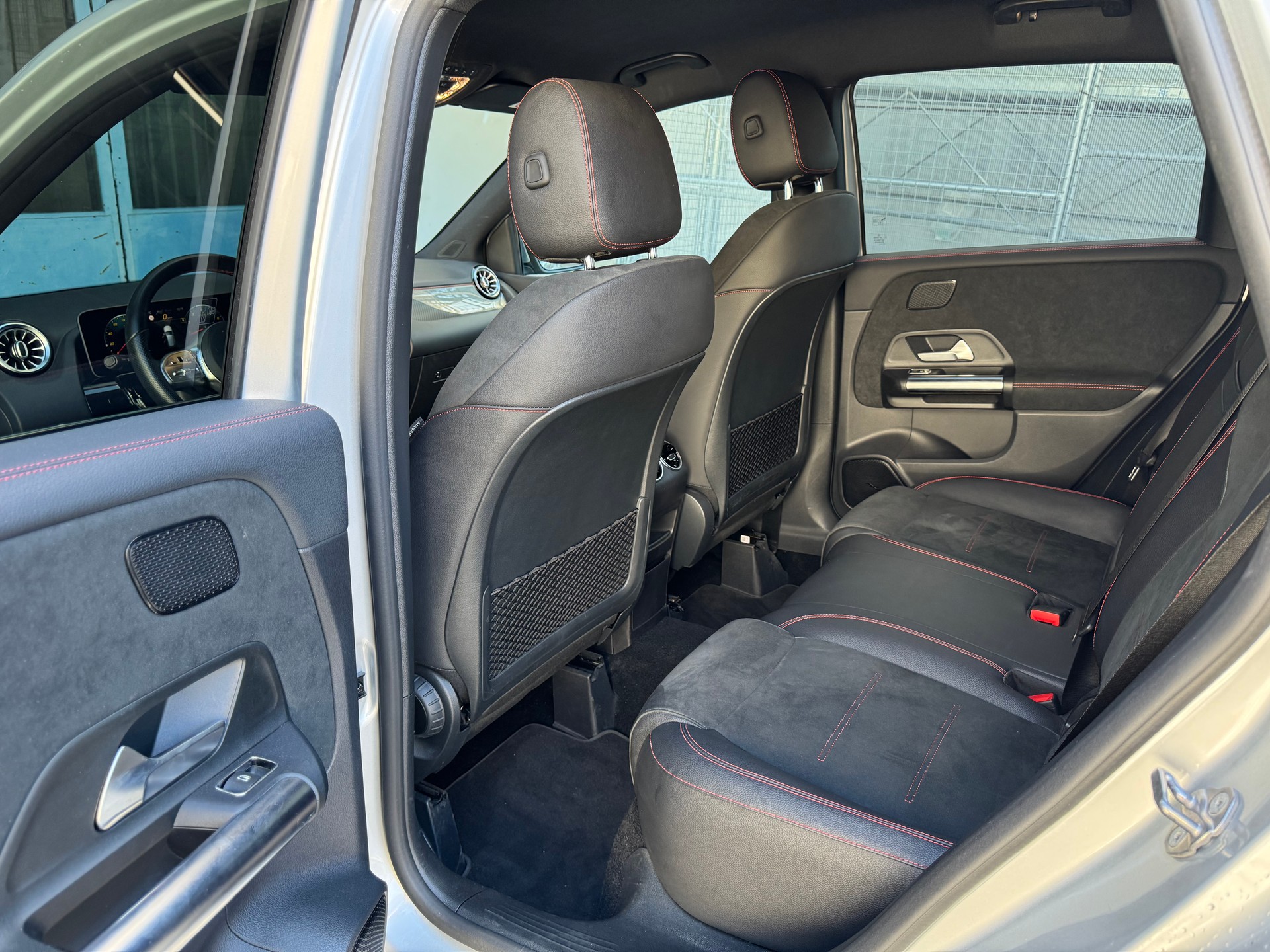 MERCEDES-BENZ B 200 AMG Line 7G-DCT-image-15