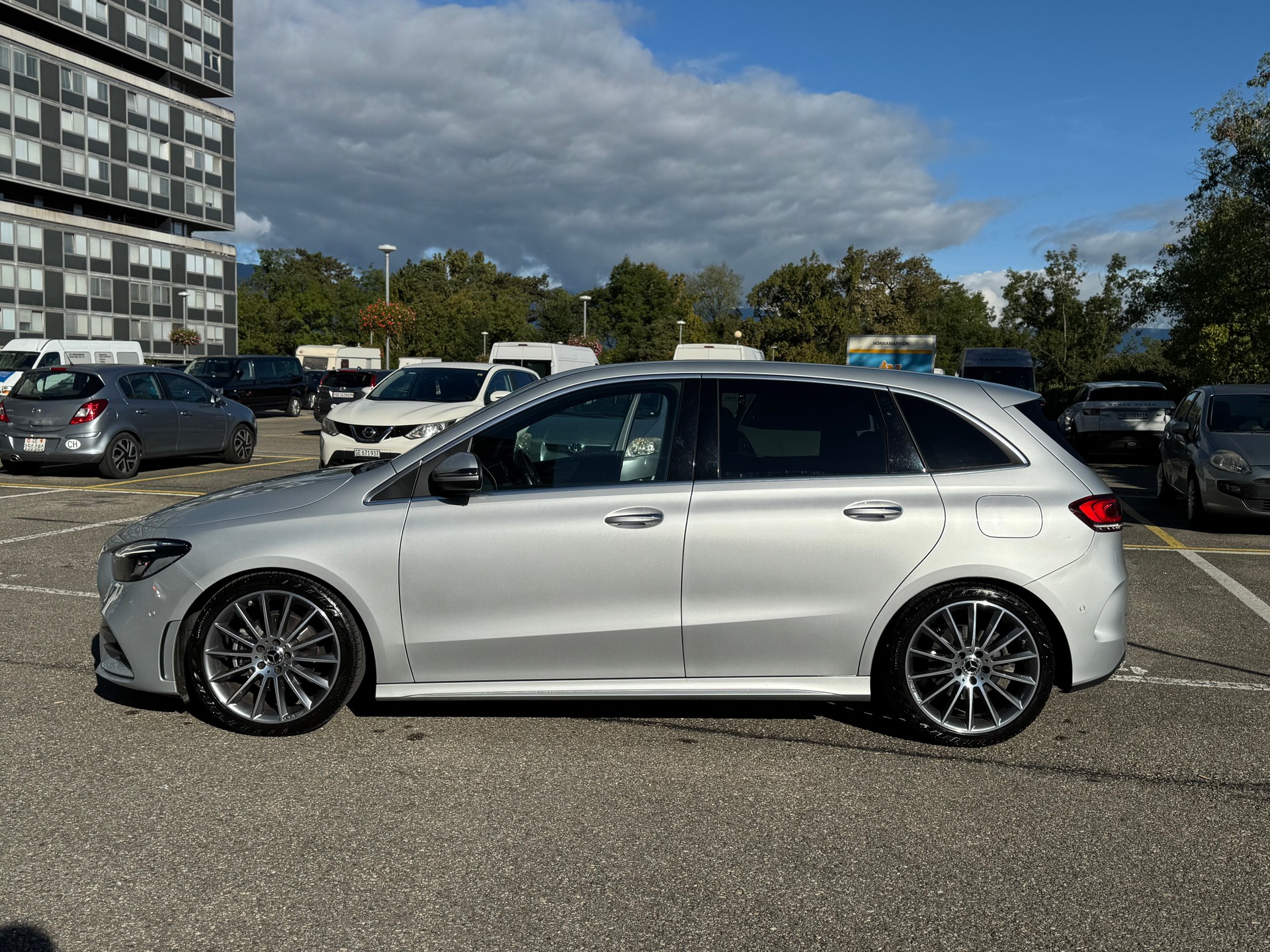 MERCEDES-BENZ B 200 AMG Line 7G-DCT-image-6
