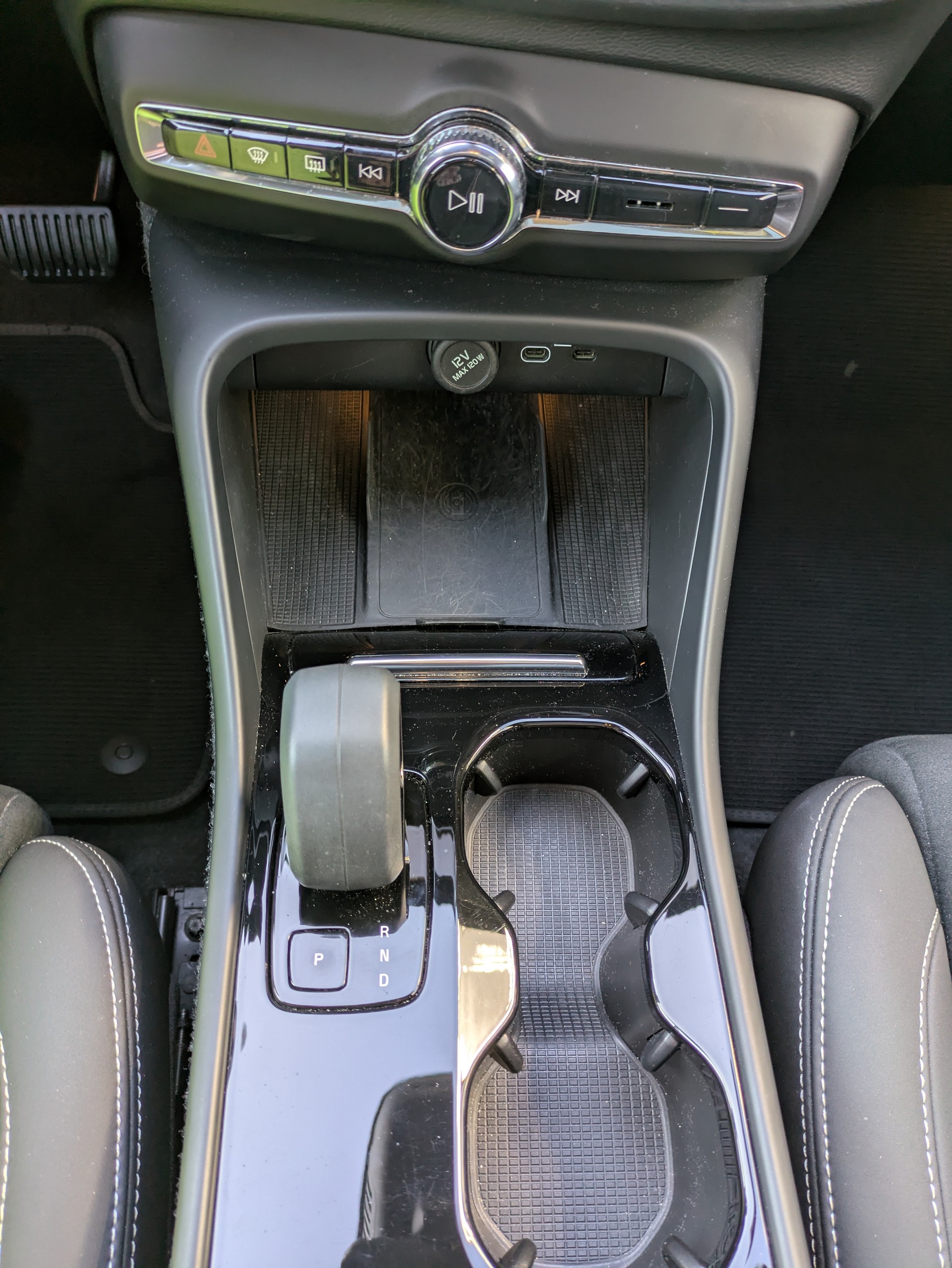 VOLVO C40 P8 Twin Recharge AWD-image-11