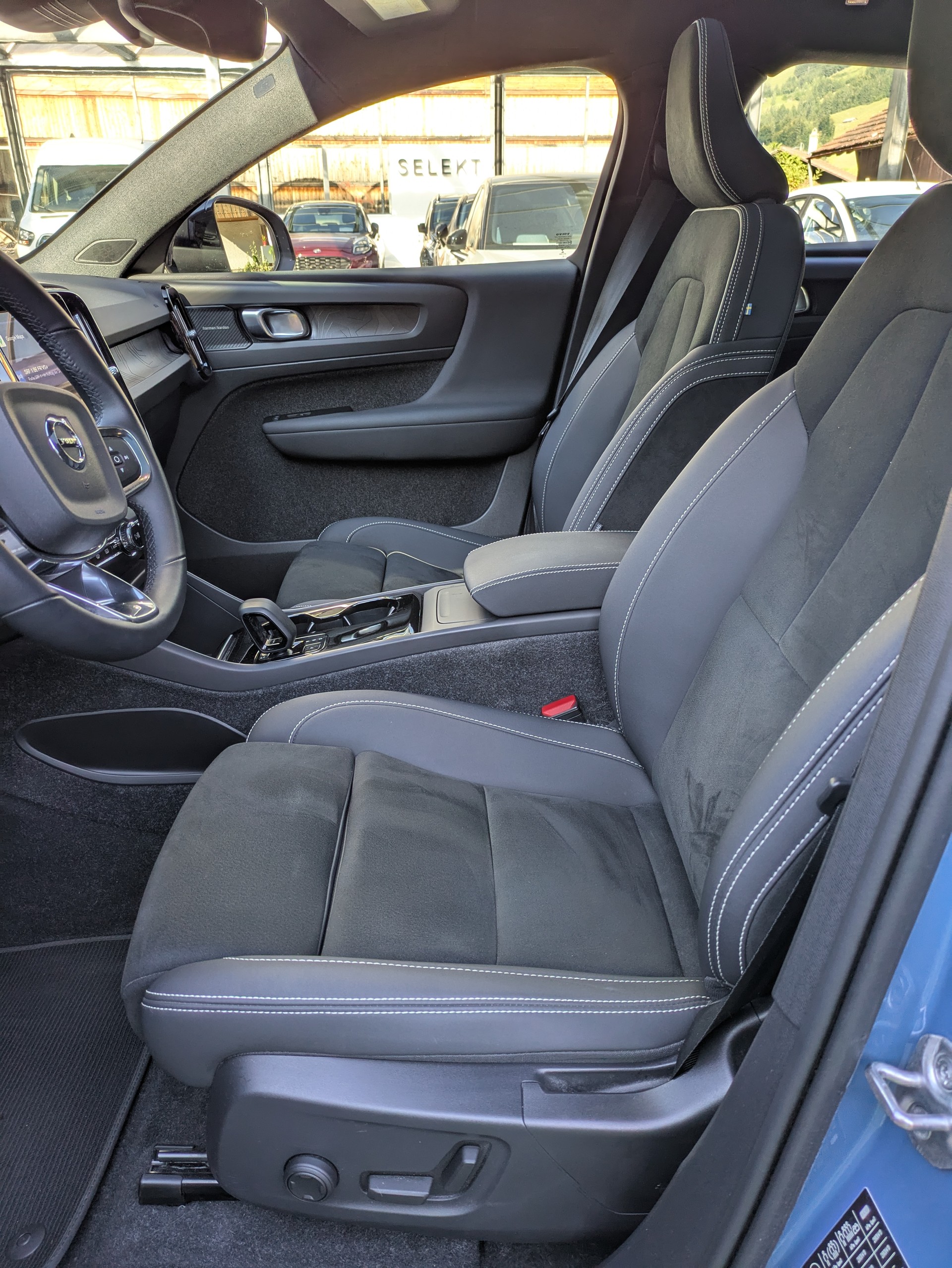 VOLVO C40 P8 Twin Recharge AWD-image-10