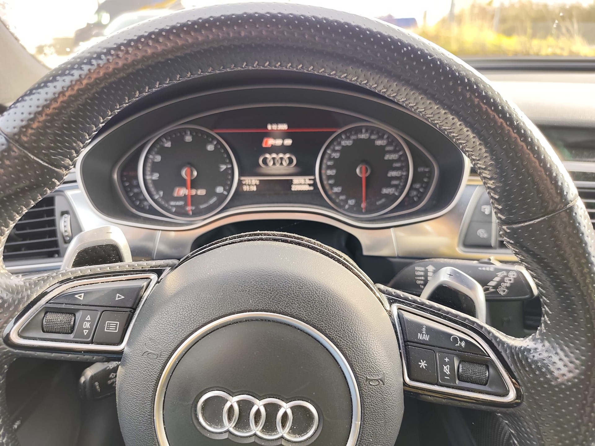 AUDI RS6 Avant 4.0 TFSI V8 quattro Tiptronic-image-12