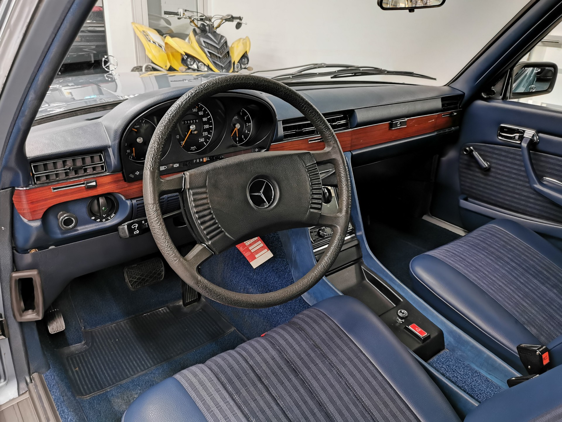 MERCEDES-BENZ S 280 S-KLASSE W116 116 280 S 1974 39'000 KM CH-AUTO VETERAN OLDTIMER-image-4