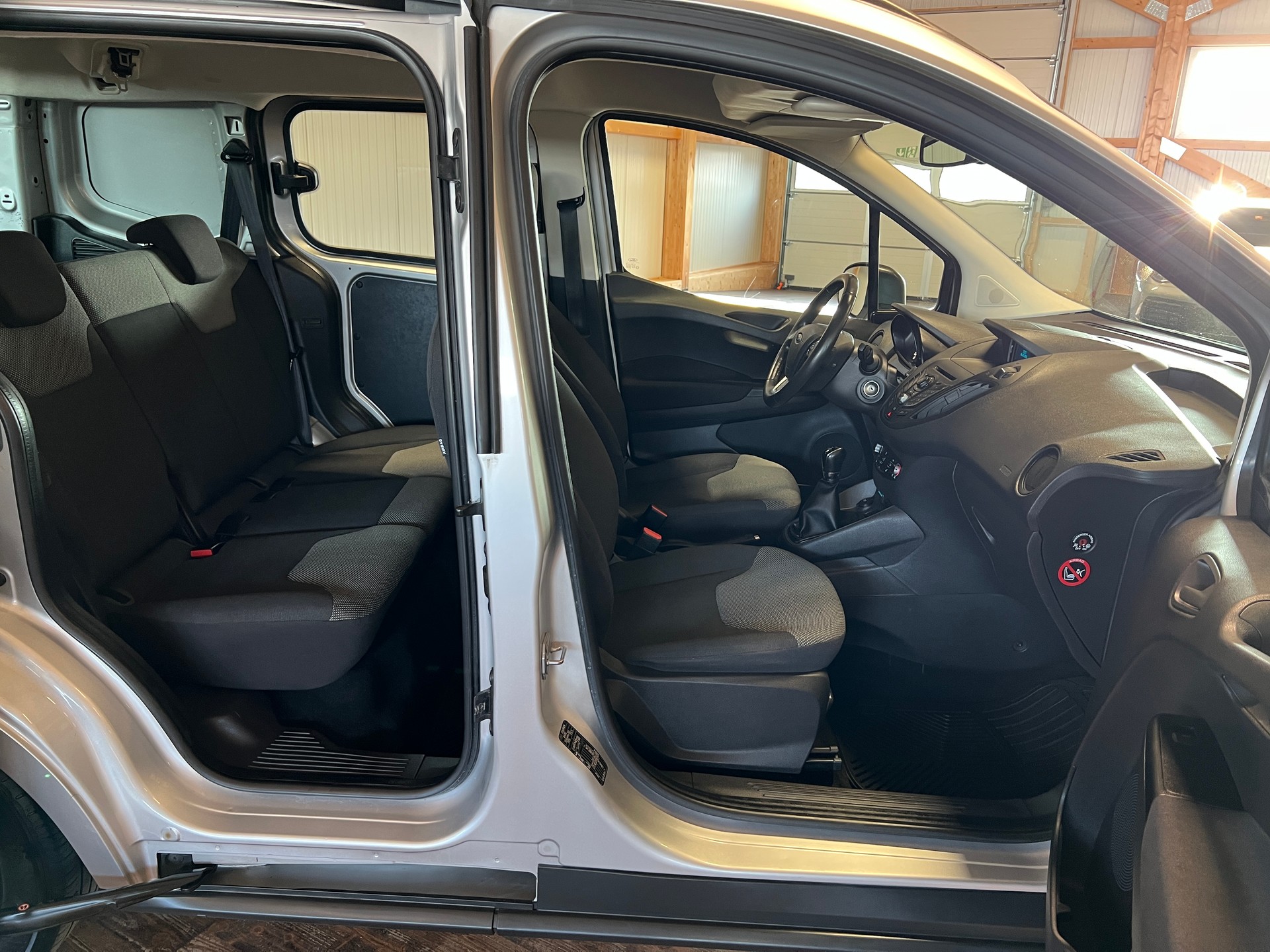 FORD Transit Courier Combi 1.5 TDCi Ambiente-image-13
