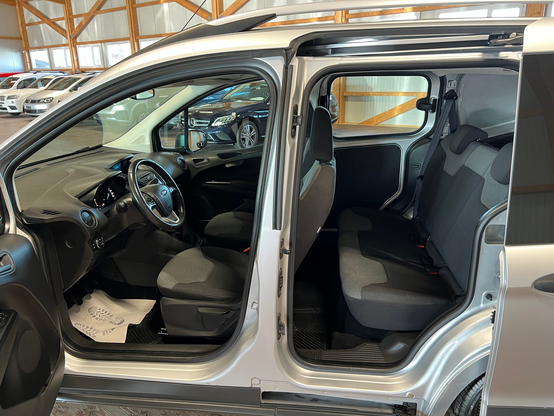FORD Transit Courier Combi 1.5 TDCi Ambiente-image-9