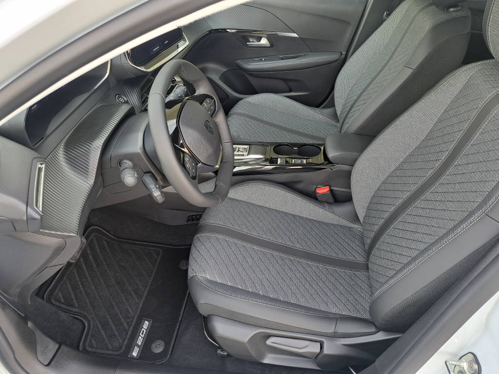 PEUGEOT 208 e-Allure 156c (8 ans de garantie)-image-7
