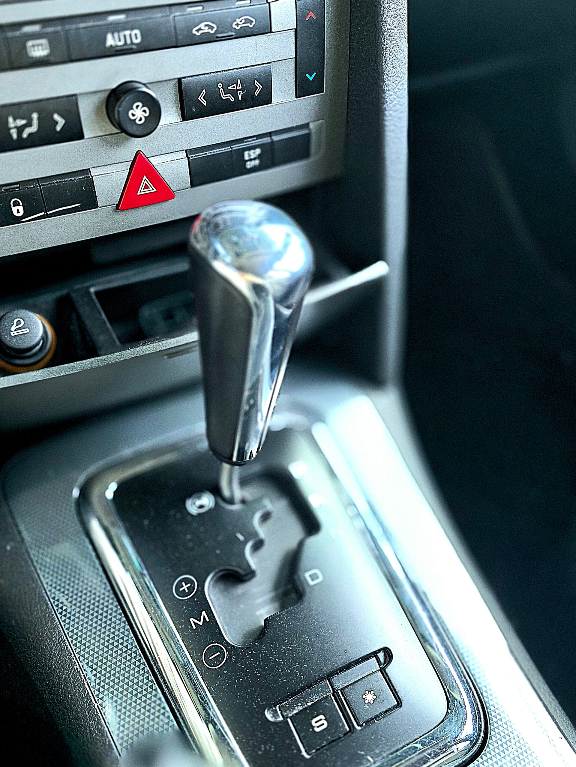 PEUGEOT 407 2.0 HDI SV Executive-image-23