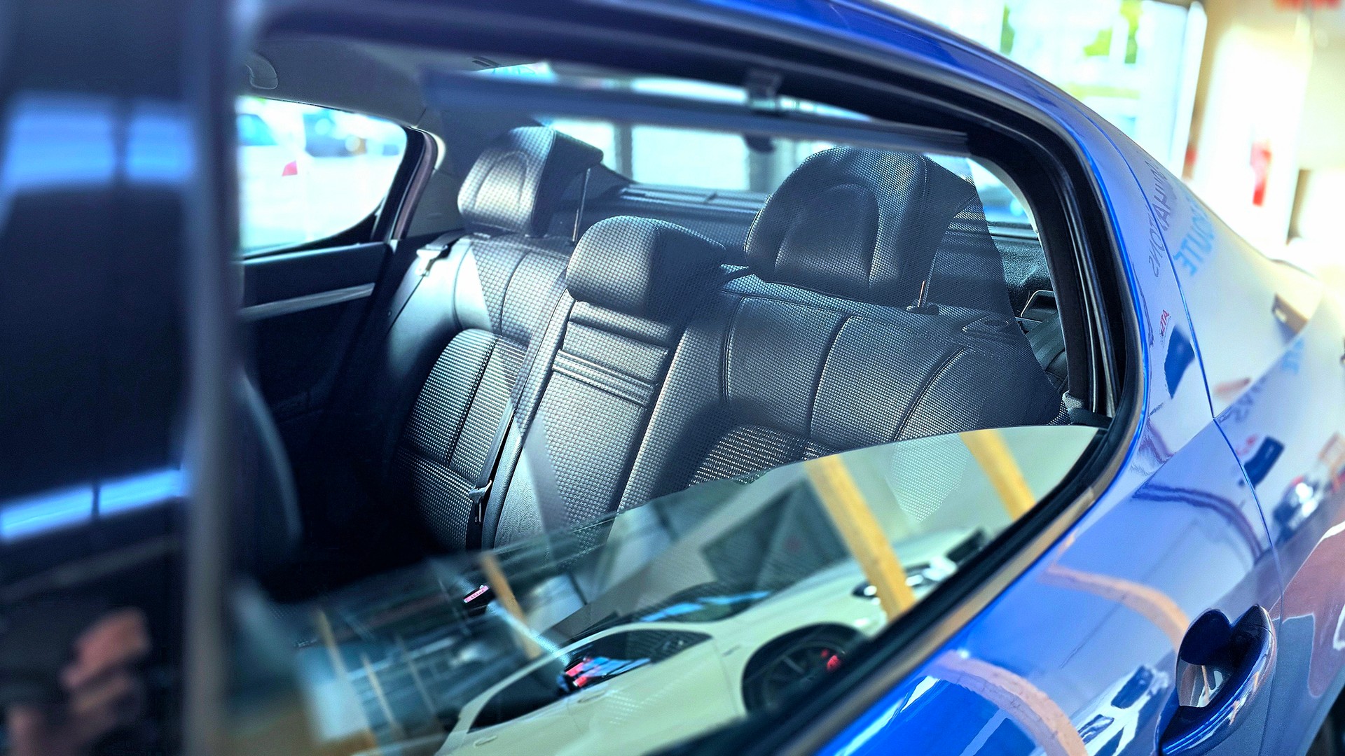 PEUGEOT 407 2.0 HDI SV Executive-image-17