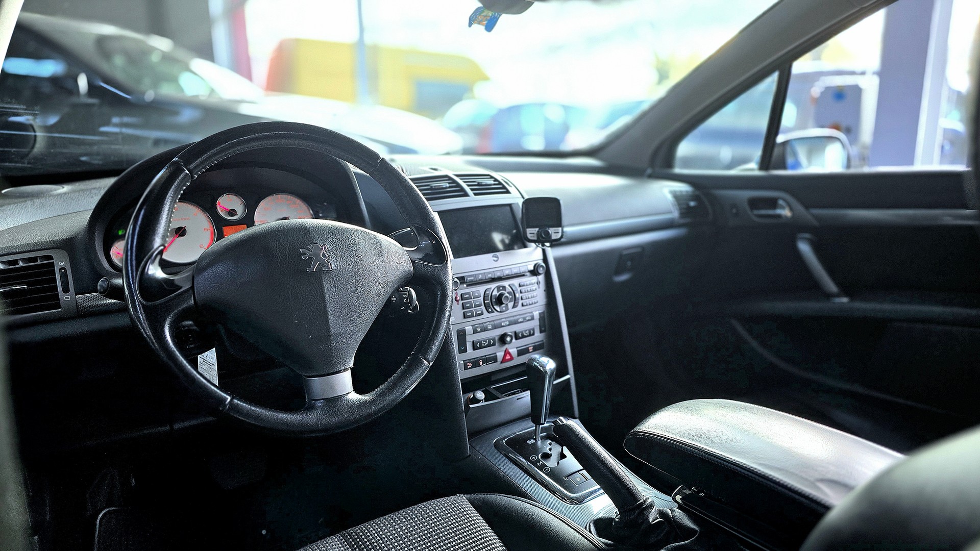 PEUGEOT 407 2.0 HDI SV Executive-image-19