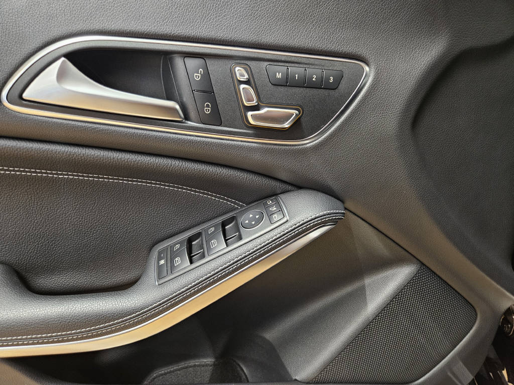 MERCEDES-BENZ CLA 180 Urban Shooting Brake-image-8