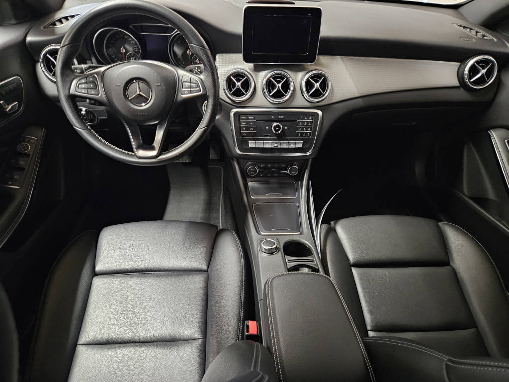 MERCEDES-BENZ CLA 180 Urban Shooting Brake-image-6