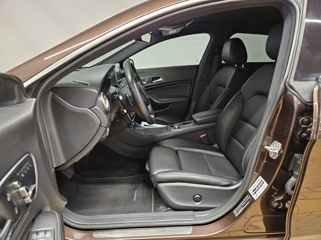 MERCEDES-BENZ CLA 180 Urban Shooting Brake-image-5
