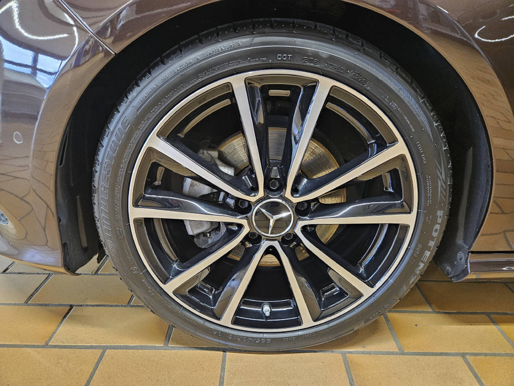 MERCEDES-BENZ CLA 180 Urban Shooting Brake-image-14