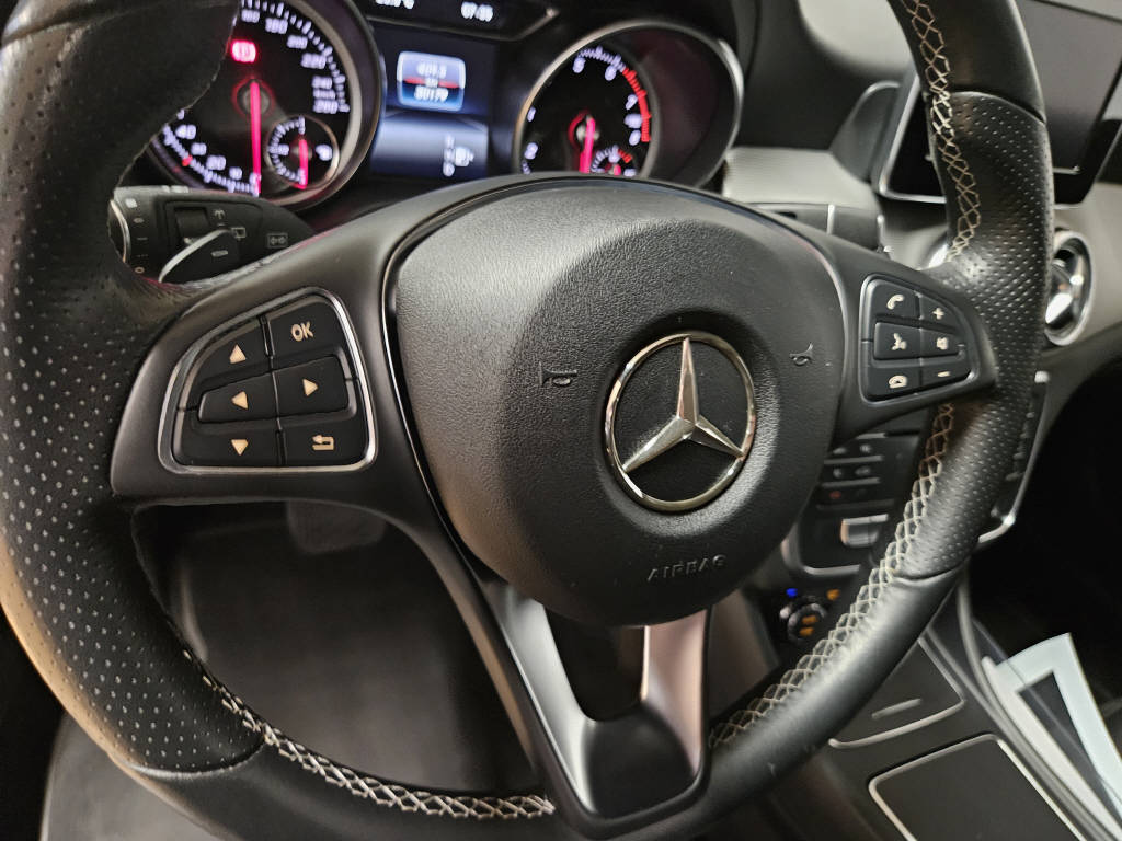 MERCEDES-BENZ CLA 180 Urban Shooting Brake-image-7