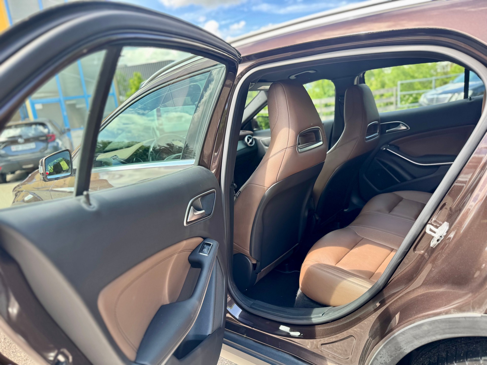 MERCEDES-BENZ GLA 250 4Matic 7G-DCT-image-11