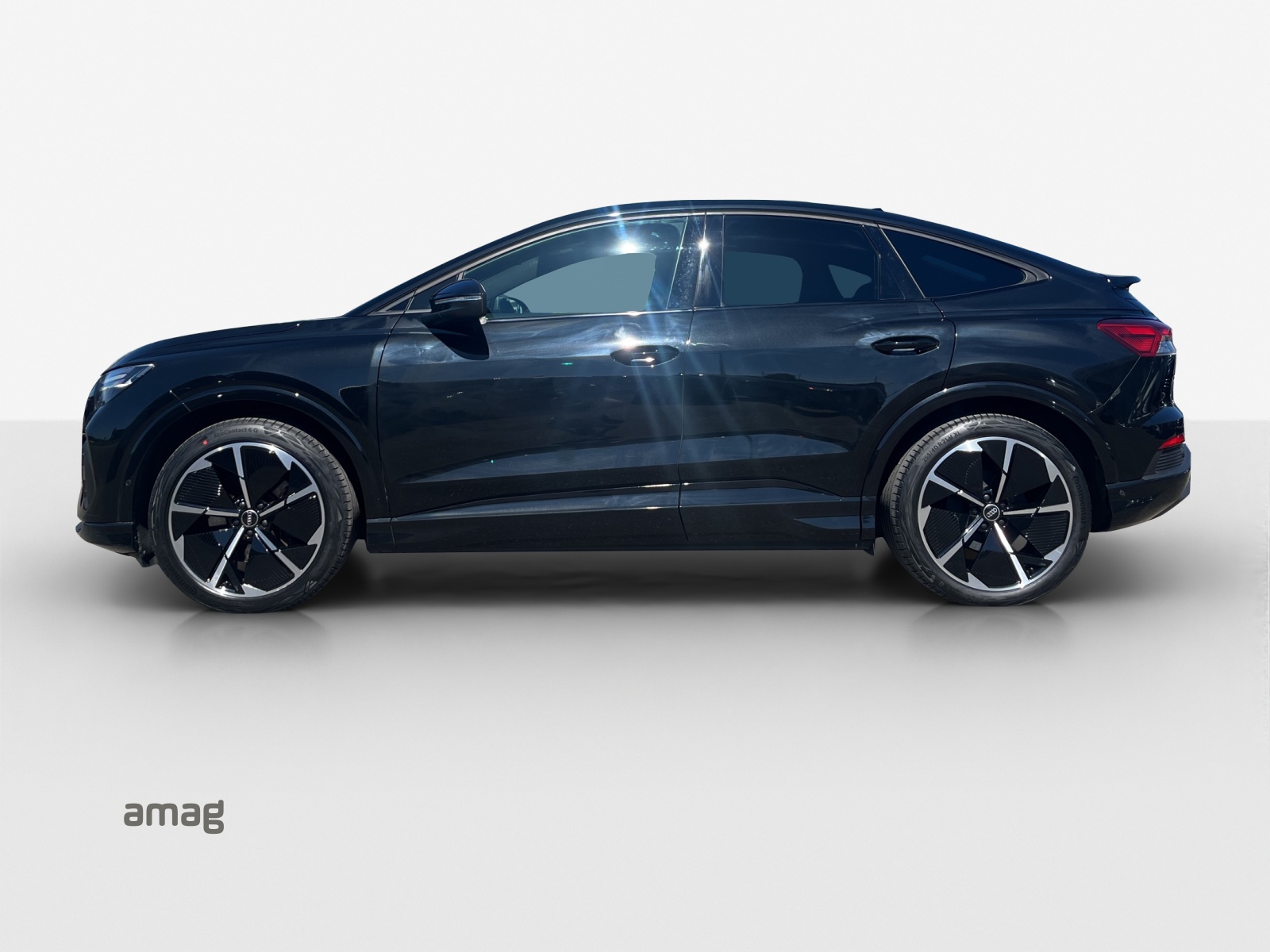 AUDI Q4 Sportback e-tron 50 quattro-showroom-element-1