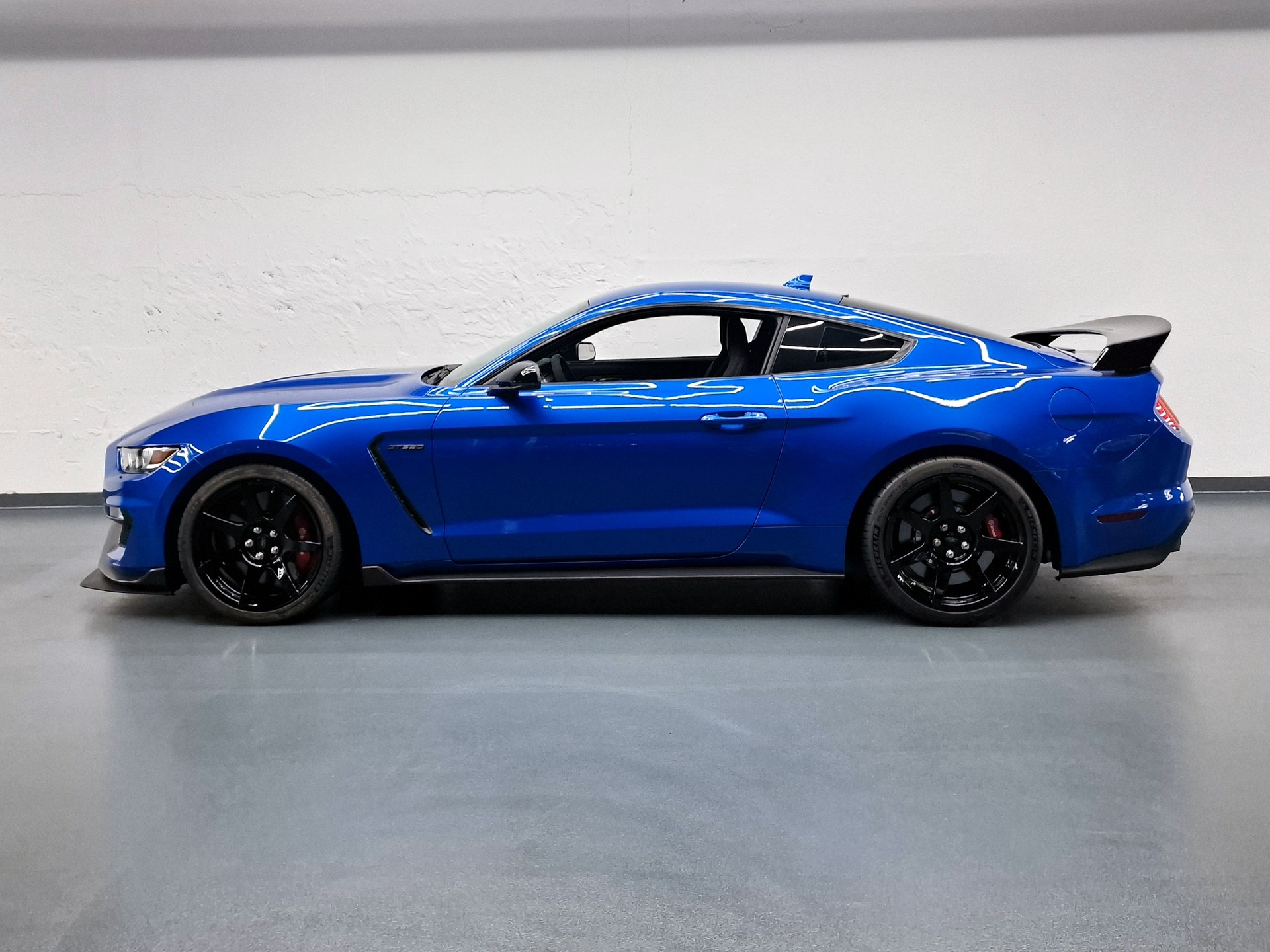 FORD Mustang Shelby GT350R-image-4