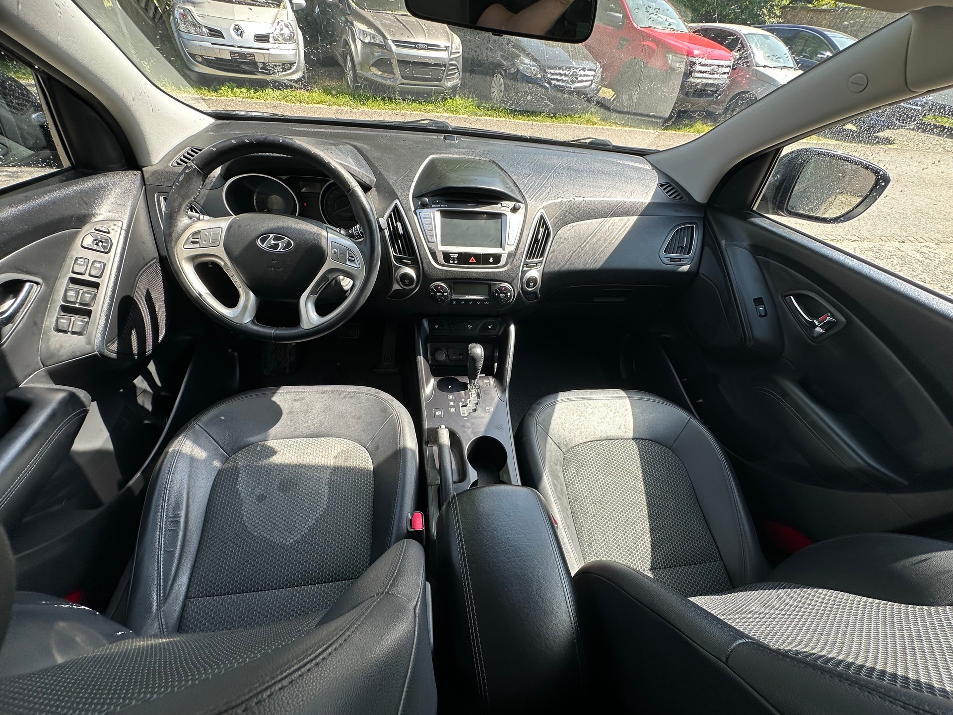 HYUNDAI iX 35 2.0 CRDi Style 4WD Automatic-image-8
