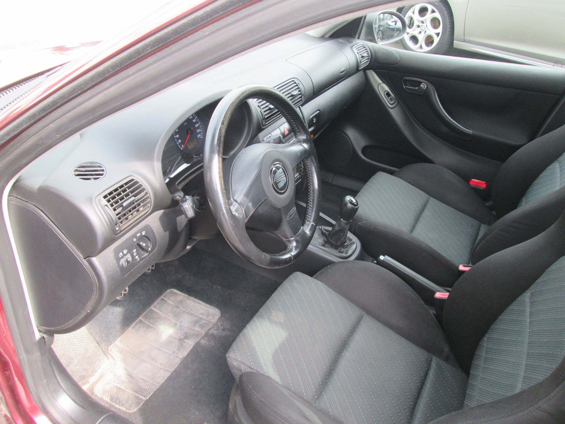 SEAT Leon 1.8 Sport-image-6