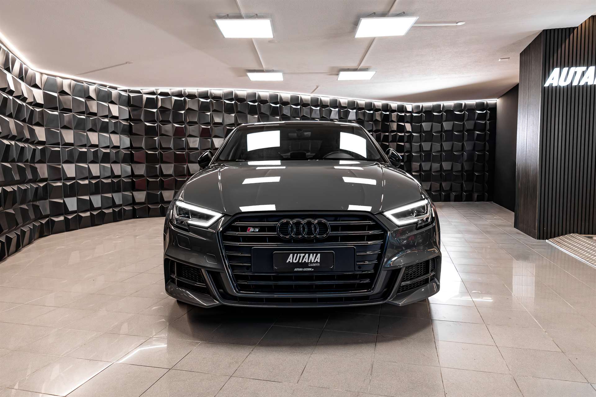AUDI S3 Limousine 2.0 TFSI quattro S-tronic-showroom-element-3