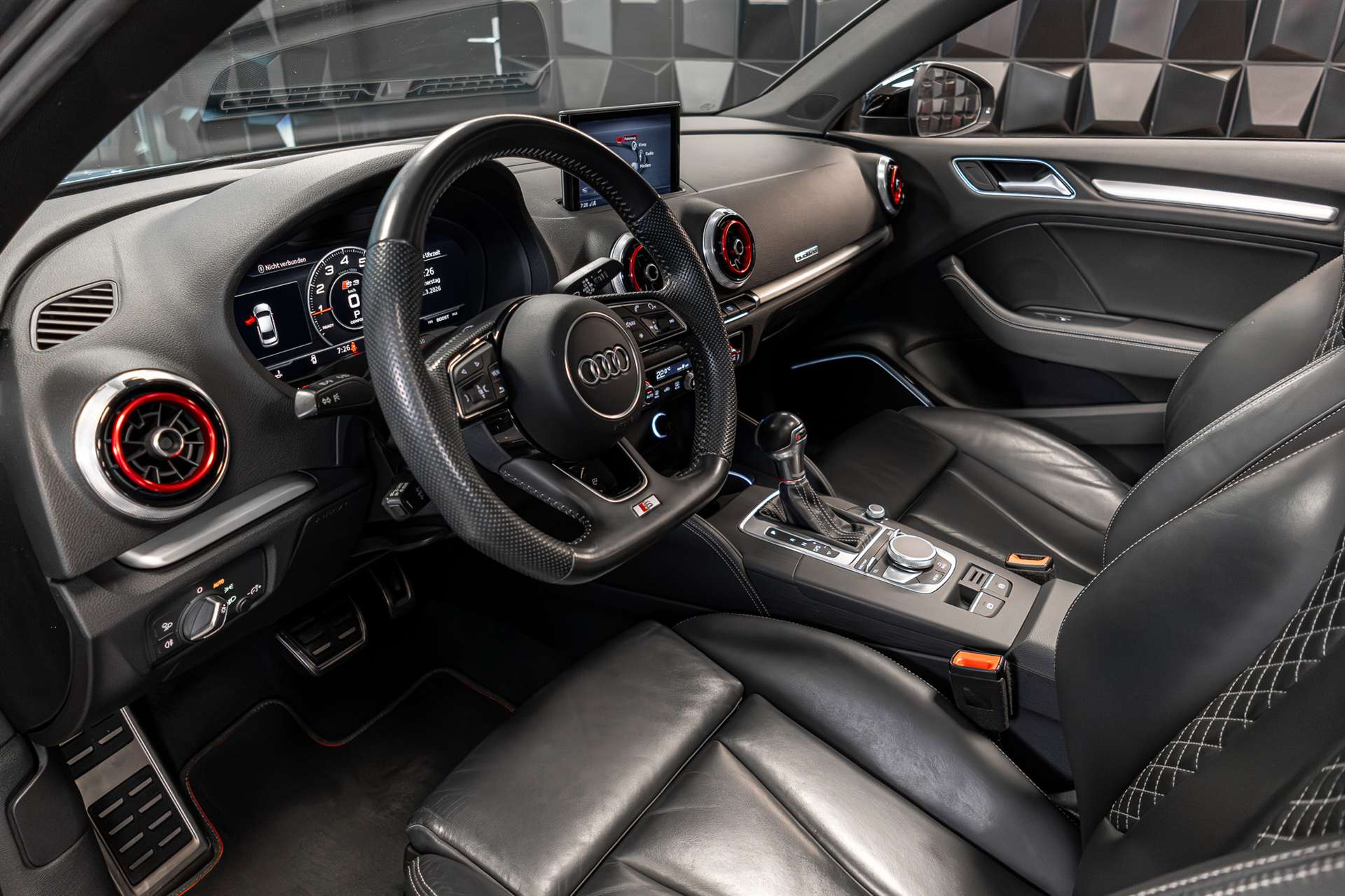 AUDI S3 Limousine 2.0 TFSI quattro S-tronic-image-13