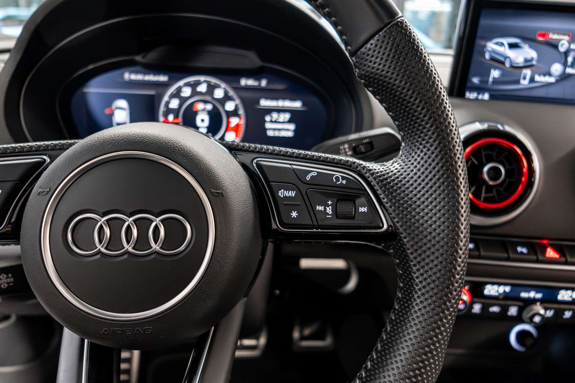 AUDI S3 Limousine 2.0 TFSI quattro S-tronic-image-9