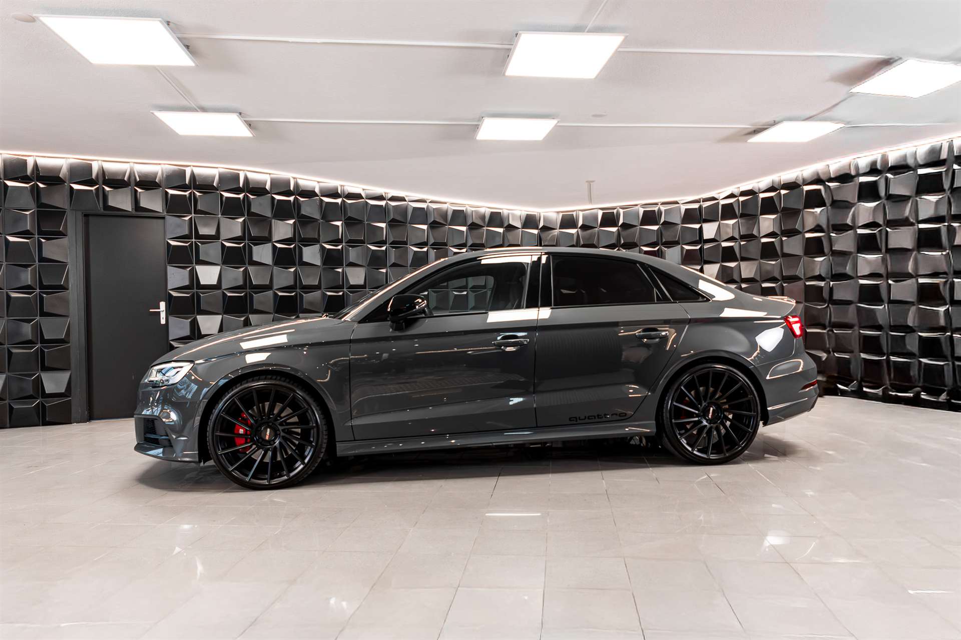 AUDI S3 Limousine 2.0 TFSI quattro S-tronic-showroom-element-1