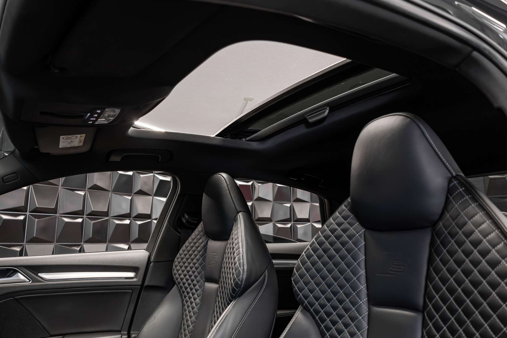 AUDI S3 Limousine 2.0 TFSI quattro S-tronic-image-16