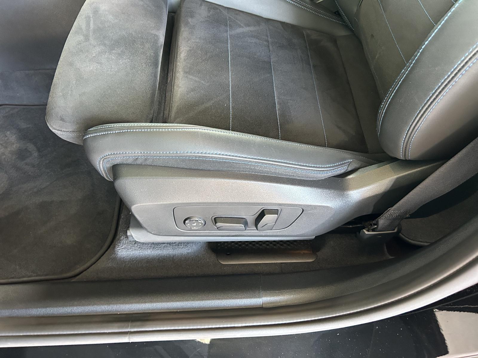 BMW 220i Active Tourer-image-15