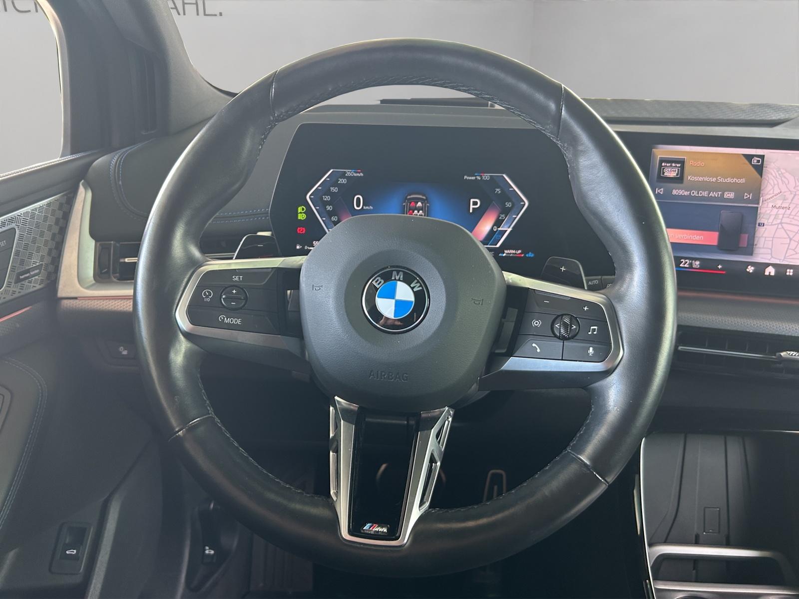 BMW 220i Active Tourer-image-5