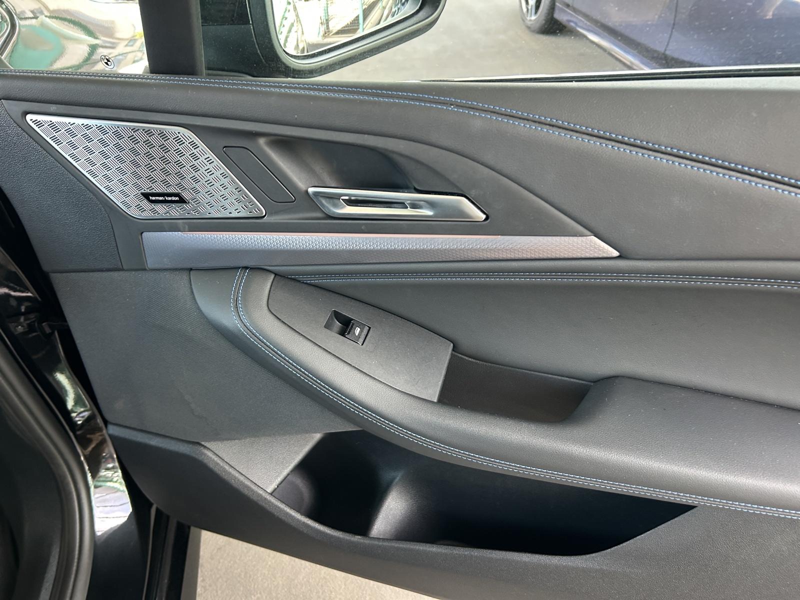BMW 220i Active Tourer-image-26