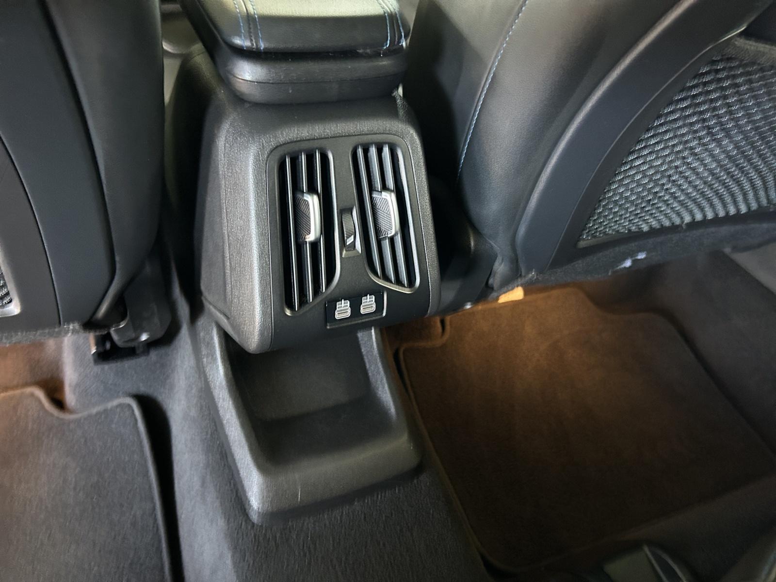 BMW 220i Active Tourer-image-20