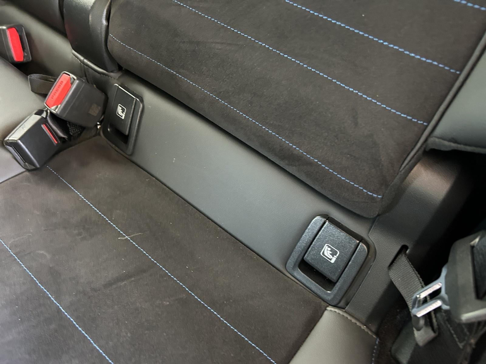 BMW 220i Active Tourer-image-21
