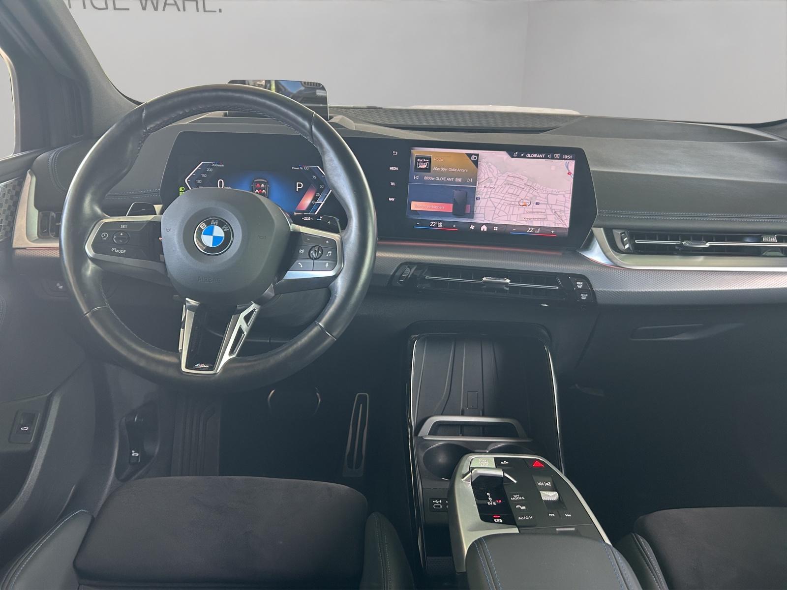 BMW 220i Active Tourer-image-6