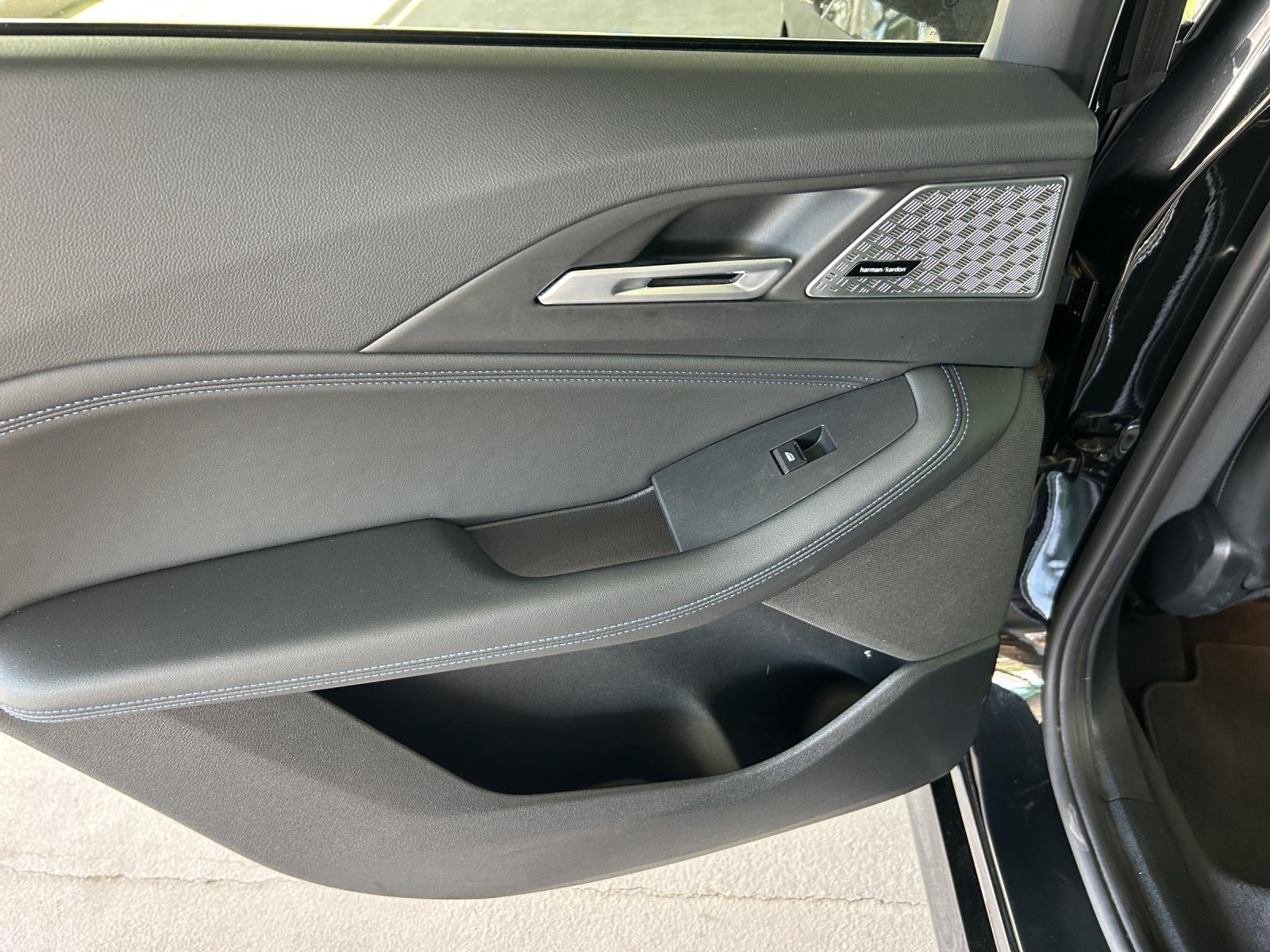 BMW 220i Active Tourer-image-19