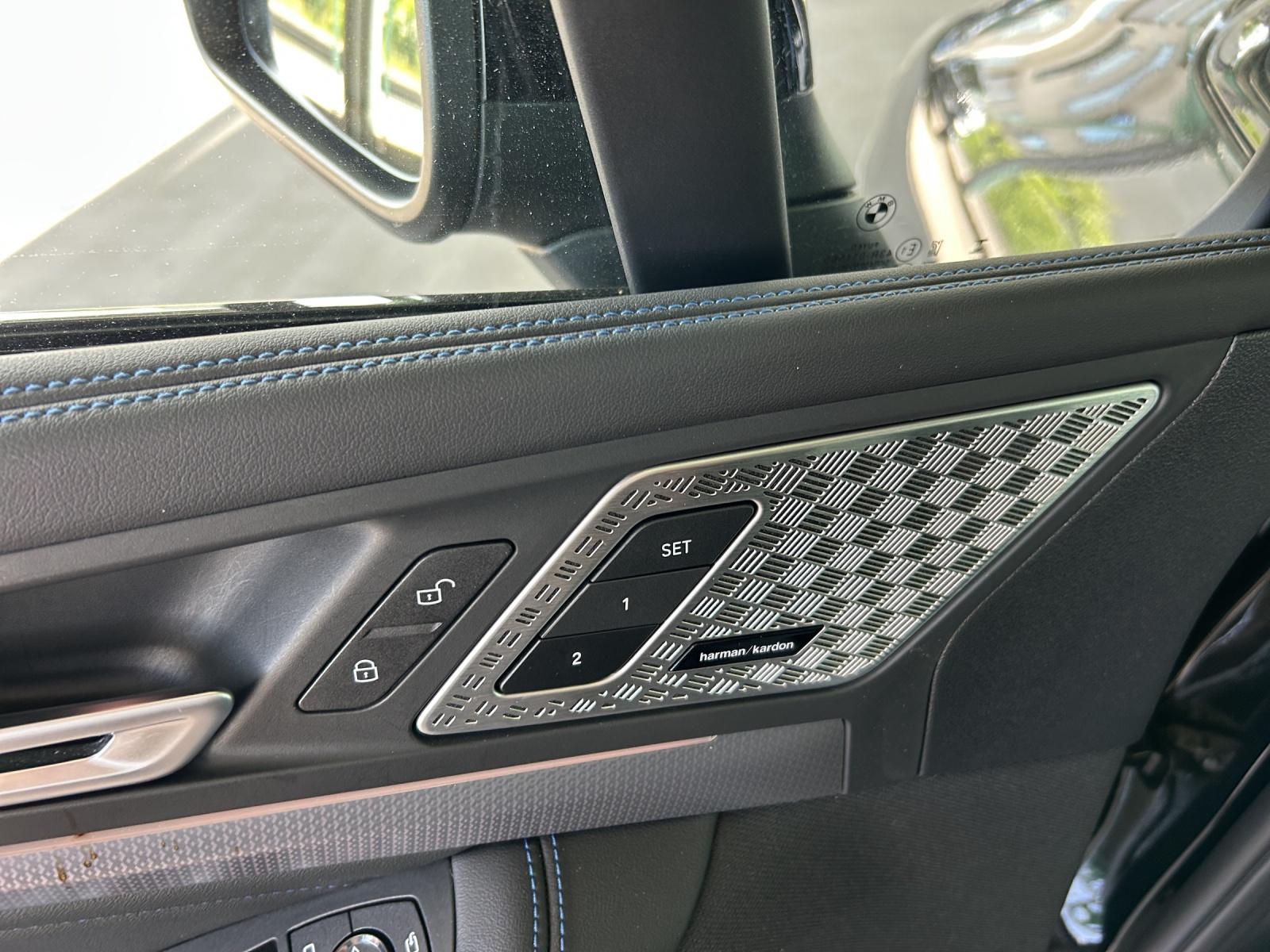 BMW 220i Active Tourer-image-13