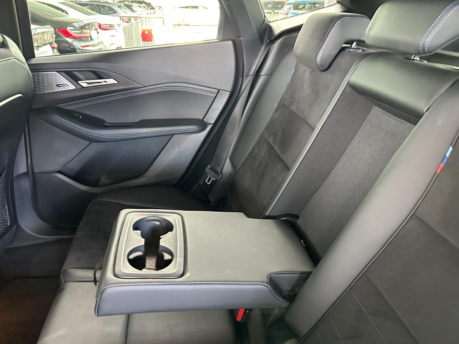 BMW 220i Active Tourer-image-22