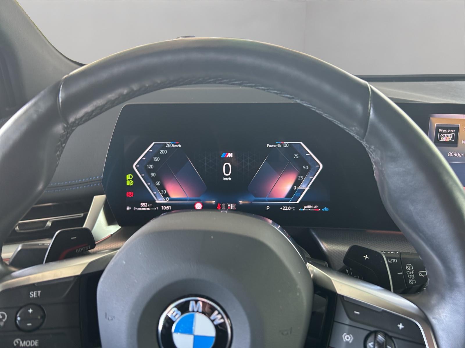 BMW 220i Active Tourer-image-8