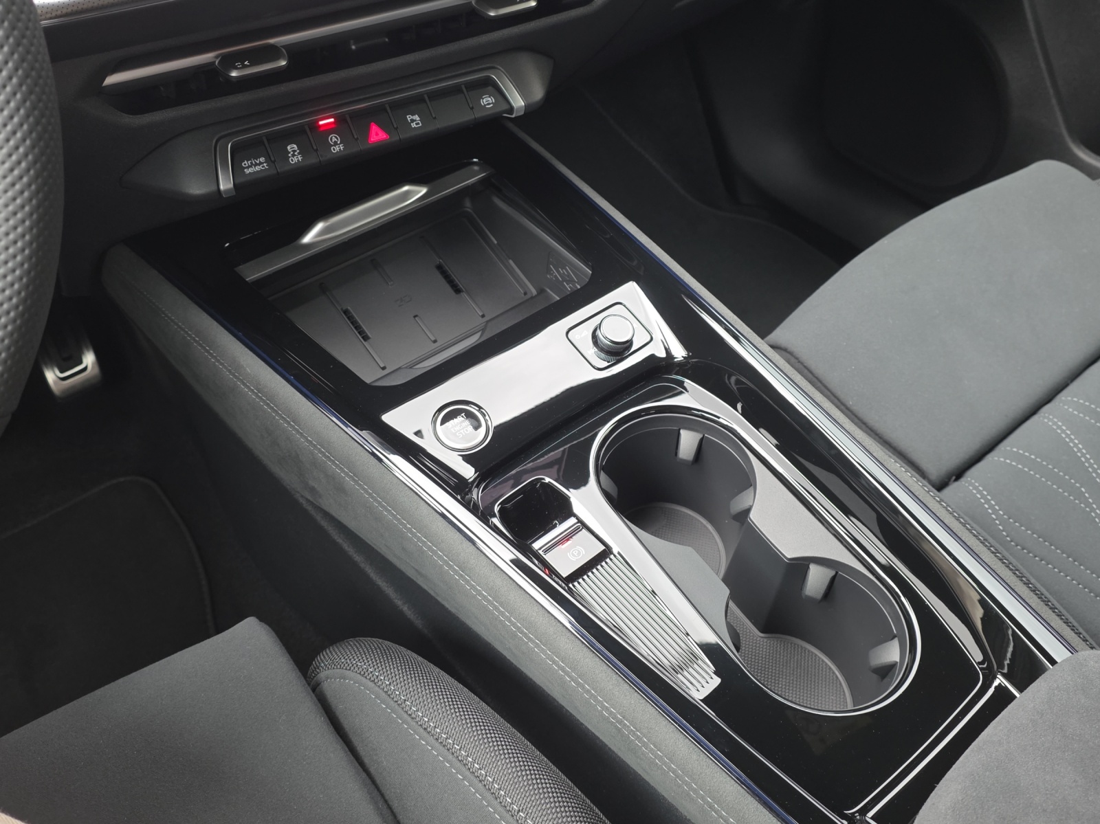 AUDI Q3 SUV TFSI quattro 195 kW S tronic-image-12