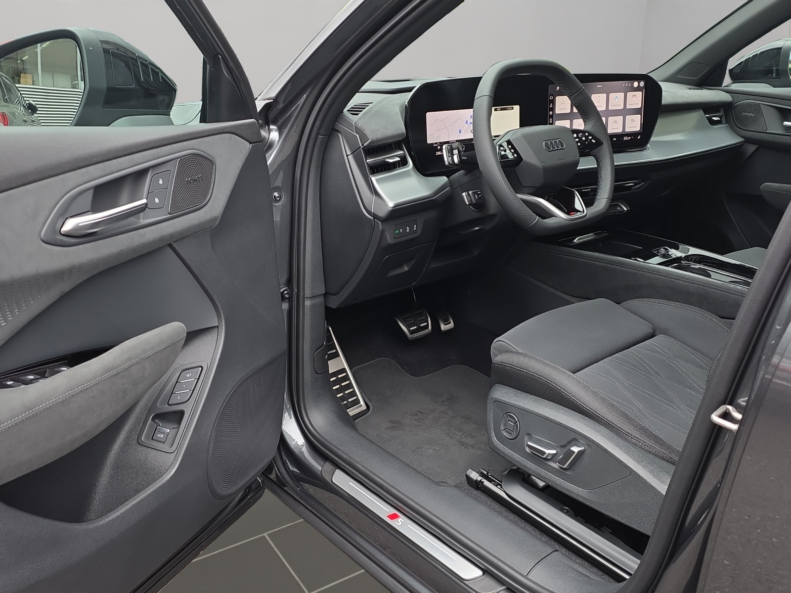 AUDI Q3 SUV TFSI quattro 195 kW S tronic-image-4